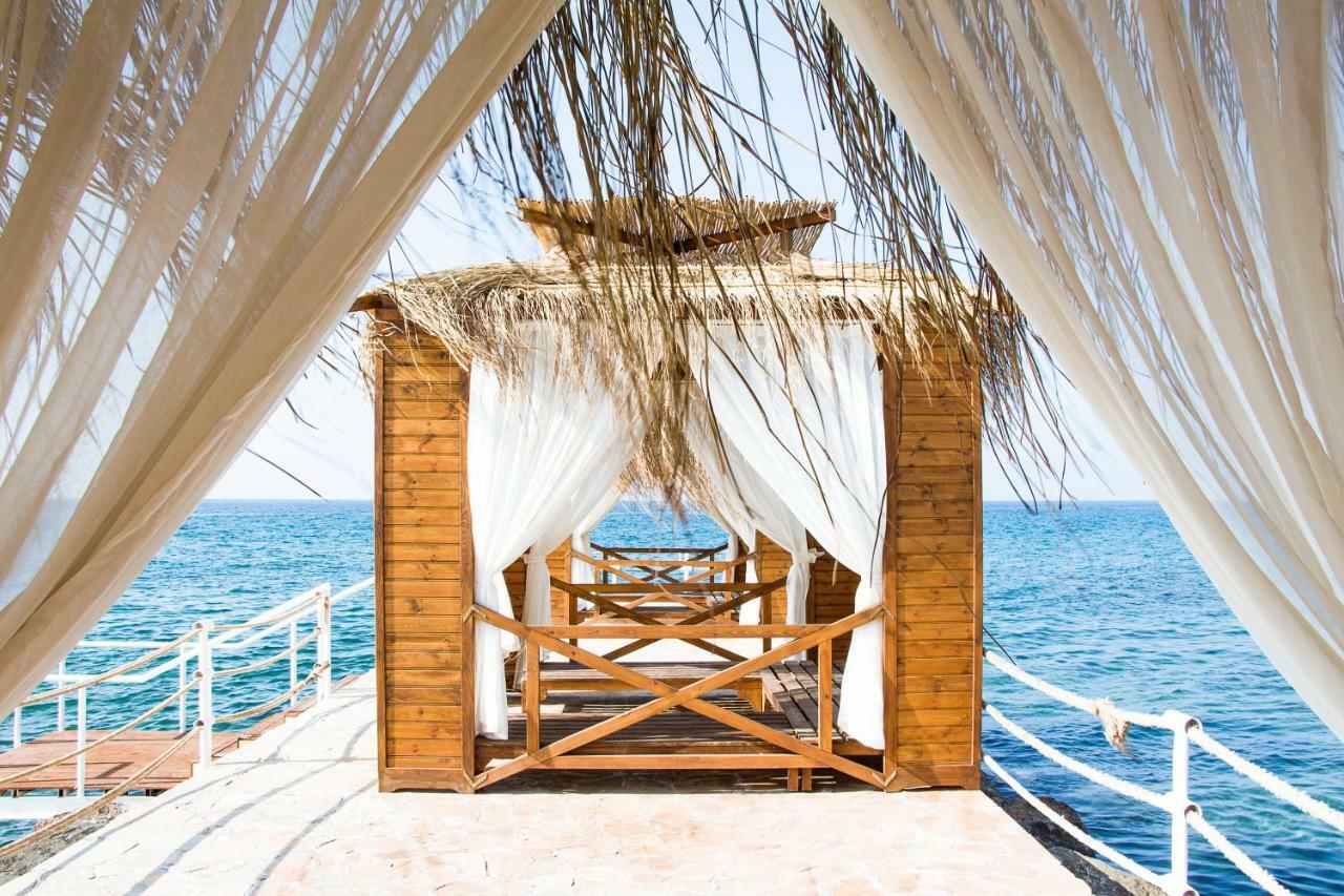 Malpas Hotel Agios Epiktitos Екстериор снимка