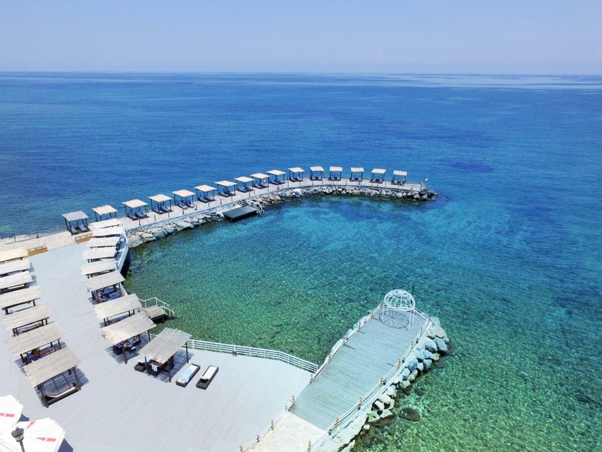 Malpas Hotel Agios Epiktitos Екстериор снимка